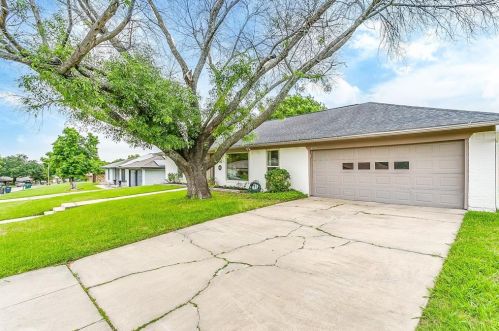 6813 Winifred Dr, Fort Worth TX  76133-5035 exterior