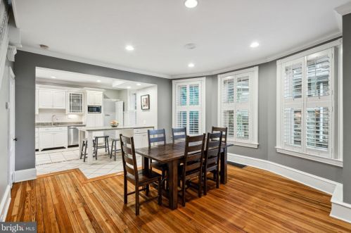 25 Gravers Ln, Philadelphia PA 19118-0041 exterior