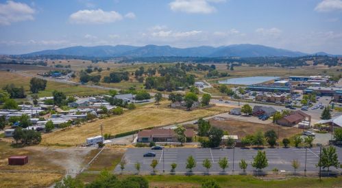 188 California St, Valley Springs, CA 95252-8618