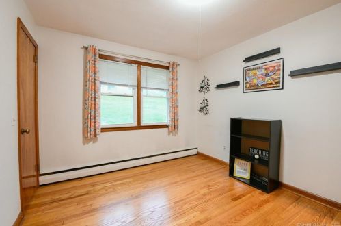 39 Maryland Dr, Middlefield CT  06455-1005 exterior