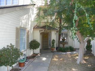 9154 Woodlawn Dr, Fresno, CA 93720-1290
