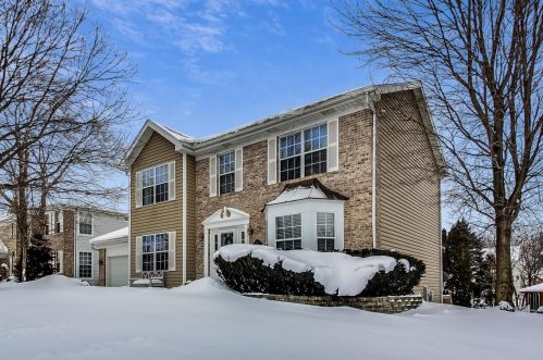 13 White Fence Trl, Streamwood, IL 60107-3334