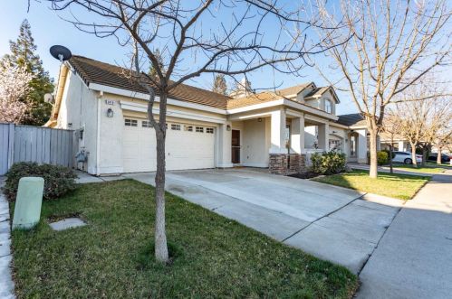 3818 Renwick Ave, Elk Grove, CA 95758-4532