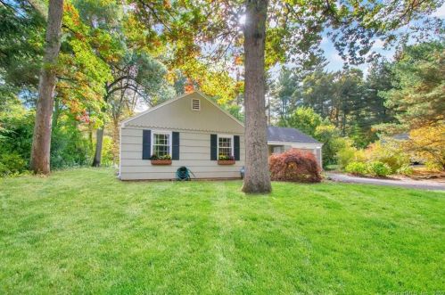 386 Neipsic Rd, Glastonbury, CT 06033-3035