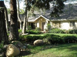 125 Fairway St, Visalia, CA 93291-4409