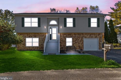 8 Sommers Ln, Browns Mills, NJ 08015-6503