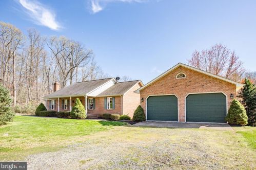861 Spring Valley Dr, Fredericksburg, VA 22405-1908