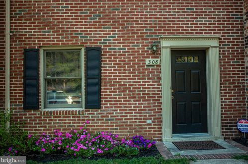 308 Lyndale Ct, Fredericksburg, VA 22405-1925