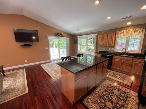 5 Obadiah Ave, Warwick, RI 02889-3314