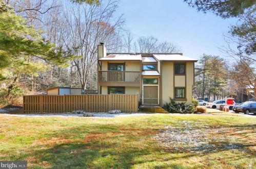 2215 Glencourse Ln, Herndon, VA 20191-1335