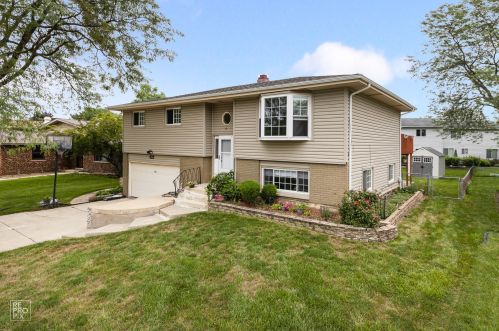 821 Napa St, Carol Stream, IL 60188-1426