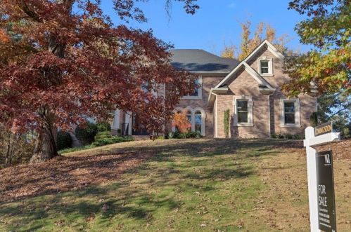 695 Highland Oaks Dr, Atlanta GA  30331-9210 exterior