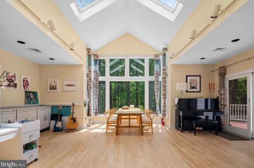 1063 Stuart Rd, Princeton NJ  08540-1219 exterior