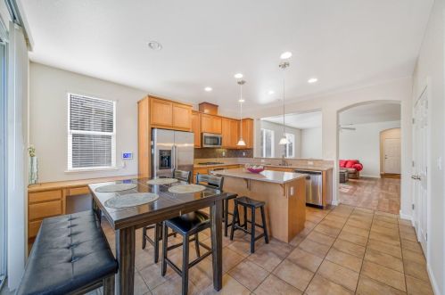 1648 Bermuda Ln, Manteca, CA 95337-8637