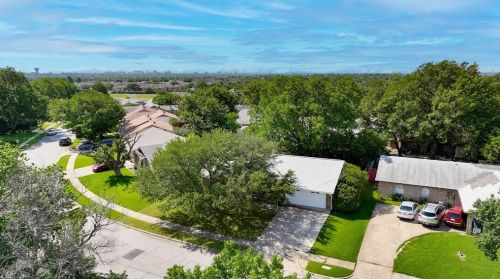 2110 Bordeaux Dr, Carrollton TX 75007-5501 exterior