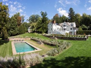 71 Porchuck Rd, Greenwich, CT 06831-2660