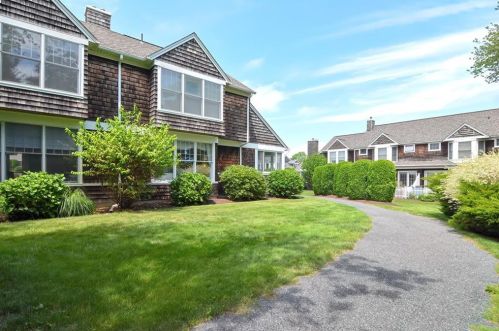 22 Fox Dr, South Kingstown, RI 02882-4841