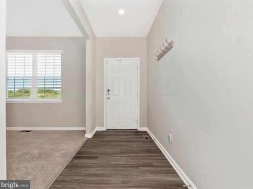 121 Winifred Dr, Hanover PA  17331 exterior