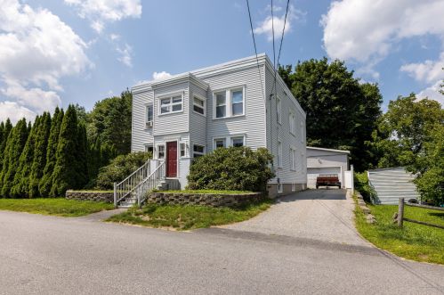 26 Moody St, Lewiston, ME 04240-5639