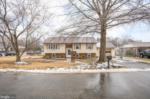 521 Edwards Dr, Fredericksburg, VA 22405-2200