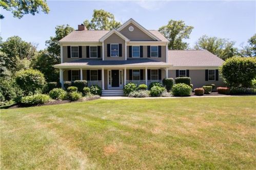 47 Tanglewood Dr, Tiverton, RI 02878-2565