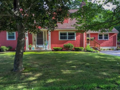 7 Birch St, Plaistow, NH 03865-3107