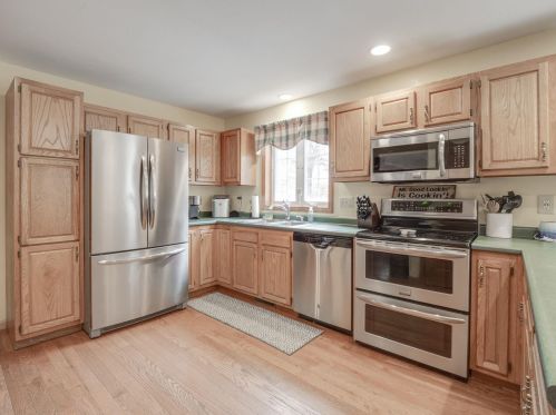 35 Main St, Brookline, NH 03033-2047