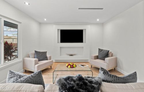 3579 Pontiac St, Glendale CA  91214-1822 exterior