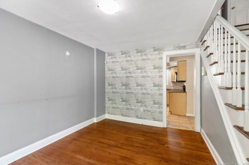 160 River Rd, Huntington CT  06484-4444 exterior