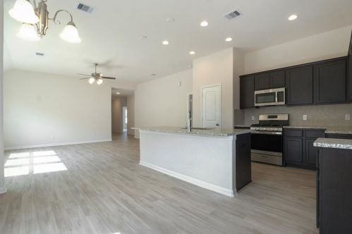 1722 Cindy Ln, Conroe TX  77304-3158 exterior