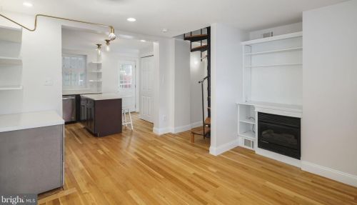 704 Darien St, Philadelphia PA  19147-2030 exterior