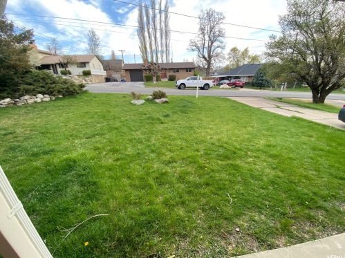 333 Center St, Centerville, UT 84014-2353