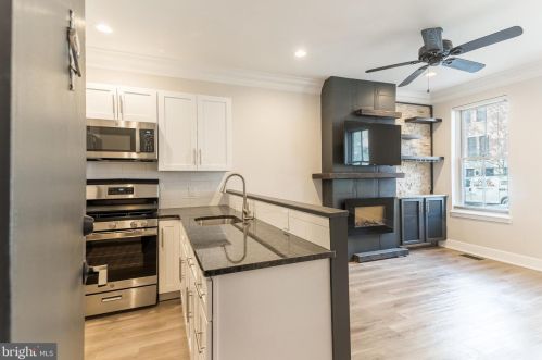 2024 Christian St, Philadelphia, PA 19146-2619