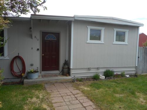 810 Robert St, Haines, OR 97833-6439