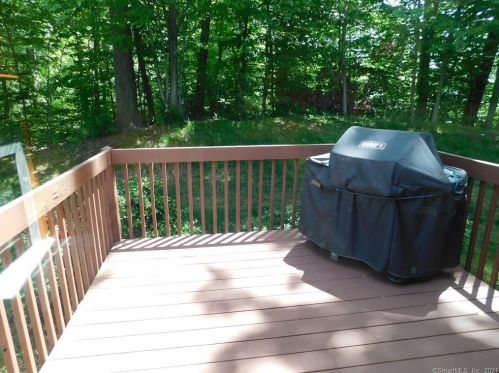 50 Dibble Hollow Ln, Windsor Locks CT  06096-2700 exterior