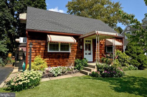 45 Longwood Dr, Trenton, NJ 08620-2428