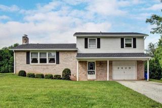 3620 Village Rd, York, PA 17315-4437
