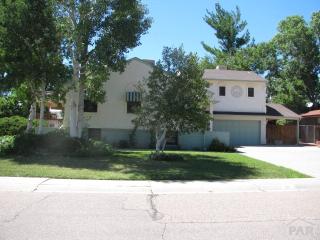 25 Robertson Rd, Pueblo, CO 81001-1738