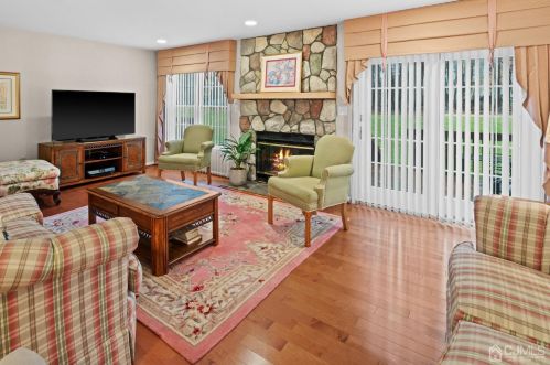 32 Coriander Dr, Princeton NJ  08540-9425 exterior
