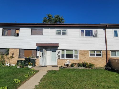 257 Dover Dr, Des Plaines, IL 60018-1100