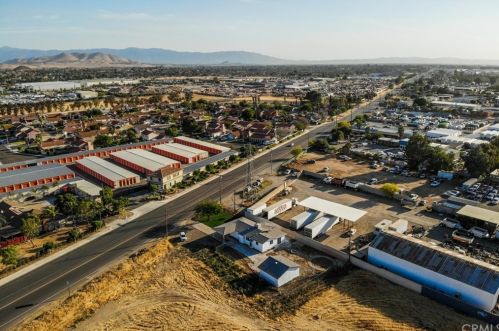 9357 Bellegrave Ave, Riverside CA  92509-2738 exterior