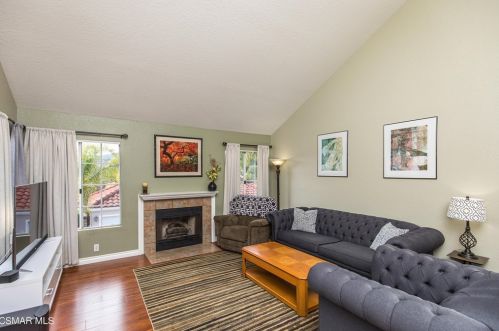 610 Geranium Ln, Simi Valley, CA 93065-7677