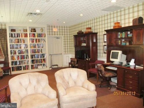 141 Meadowlark Dr, Trenton NJ  08690-3547 exterior