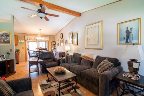 10 Sleepy Hollow Ct, Westerly, RI 02891-1268