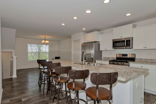 2454 Aurora Dr, Pingree Grove IL  60140-6403 exterior