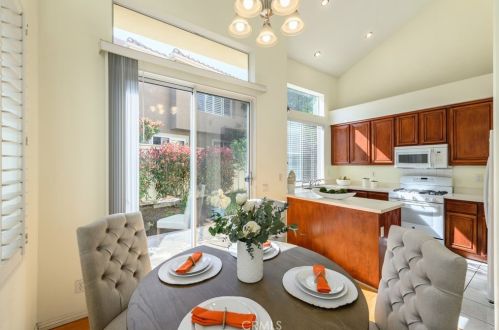 22 Del Ventura, Irvine CA  92606-8857 exterior