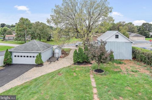 1976 Carlisle Rd, York, PA 17408-1510