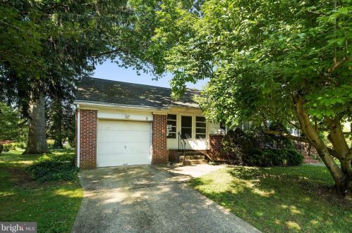 3 Colts Neck Ter, Trenton, NJ 08620-1301