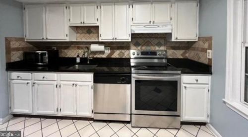 3504 Legere Ct, Woodbridge, VA 22193-1000