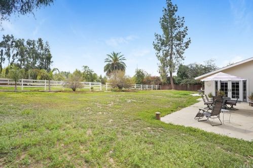 1230 Bradley St, Riverside CA 92506-5408 exterior